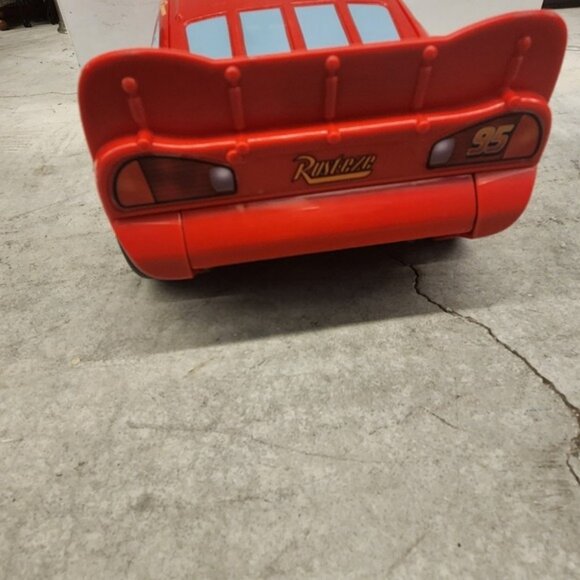 Disney Pixar Cars Lightning McQueen Transforming Playset Red Race Car Toy 95 - Picture 2 of 5